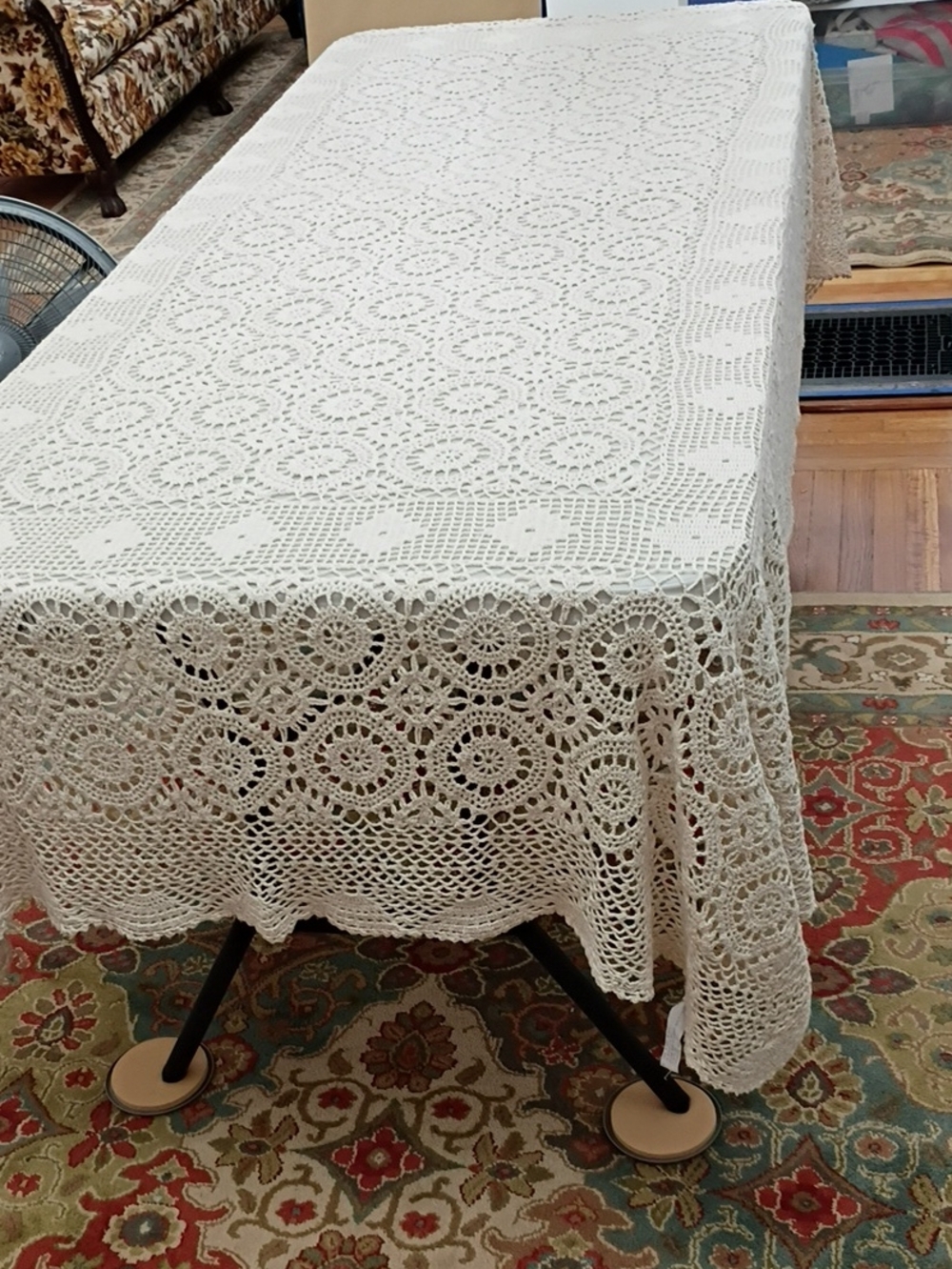 Vintage Handmade Crochet Lace Tablecloth - Cream Circle & Diamond Pattern